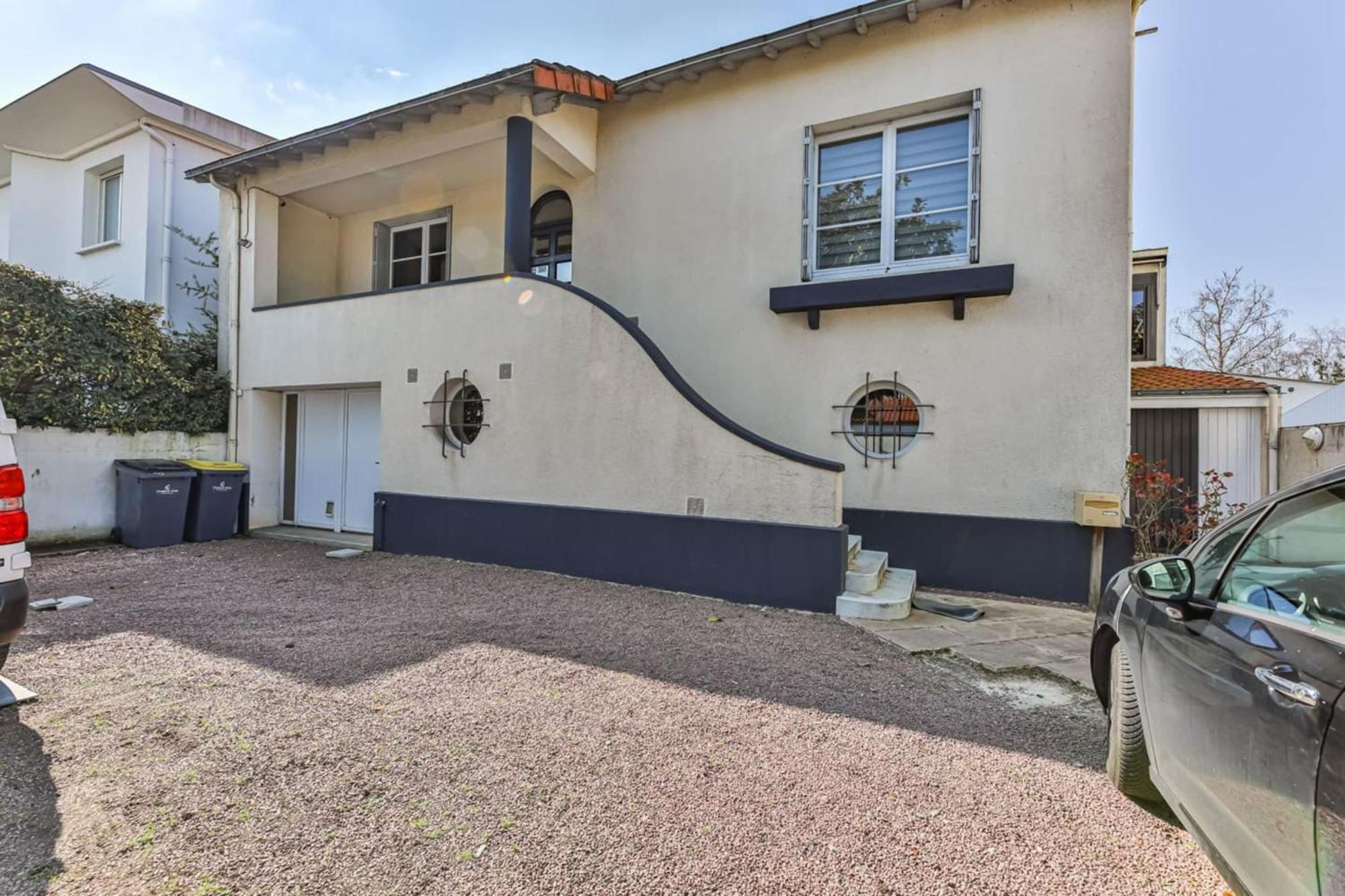 Splendide maison de 330m avec piscine interieure Challans Extérieur photo