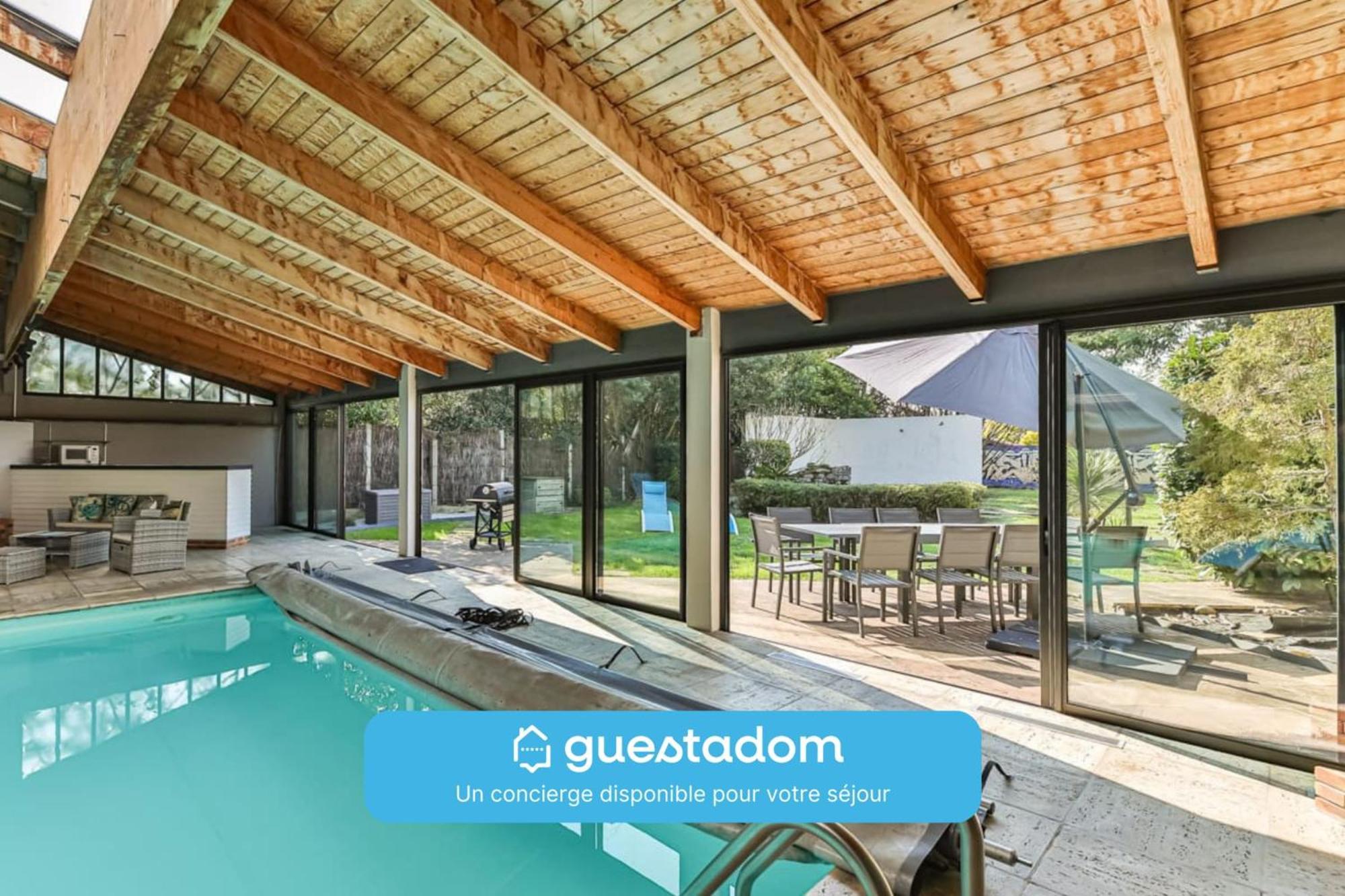 Splendide maison de 330m avec piscine interieure Challans Extérieur photo